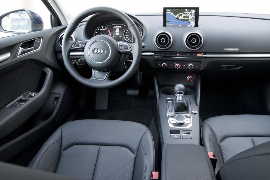 Торпедо Audi A3 Sedan 2.0T Quattro (8V) 2014 года  (NA) (фото 12 из 88)